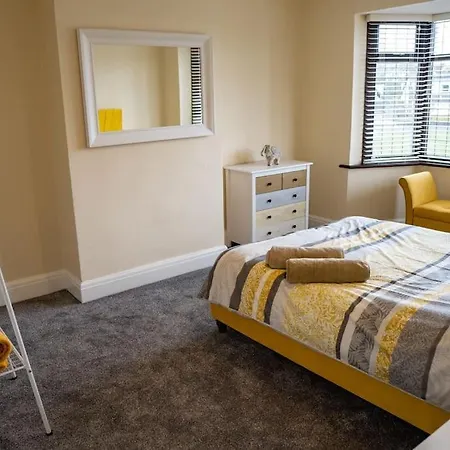 Spacious Family Home Minutes From The Beach Blackpool Esterno foto