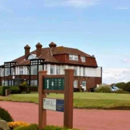 Spacious Family Home Minutes From The Beach Blackpool Esterno foto