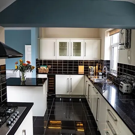 Spacious Family Home Minutes From The Beach Blackpool Esterno foto