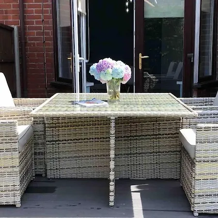 Spacious Family Home Minutes From The Beach Blackpool Esterno foto