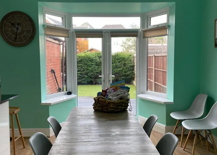 Spacious Family Home Minutes From The Beach