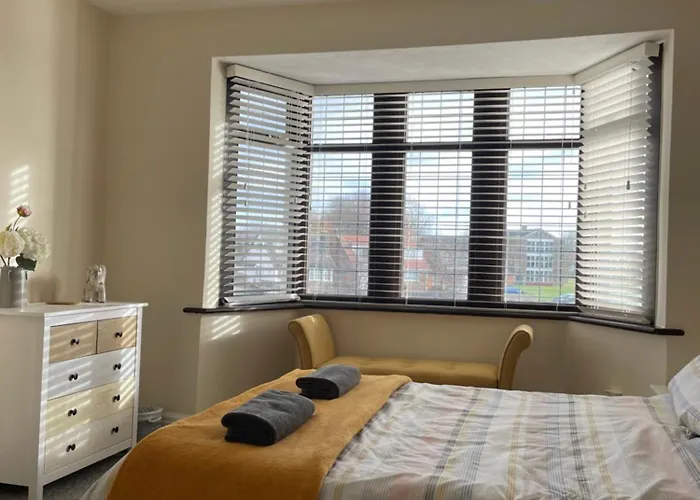 Spacious Family Home Minutes From The Beach